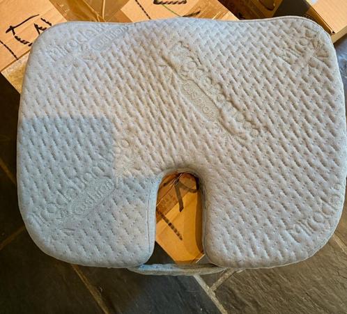 doos medische hulpmiddelen €75,00 of bod, Huis en Inrichting, Woonaccessoires | Wanddecoraties, Zo goed als nieuw, Ophalen