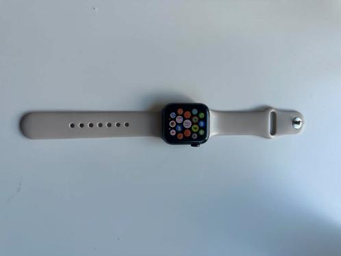 Apple Watch SE (1e generatie) – 40 mm, Handtassen en Accessoires, Smartwatches, Gebruikt, iOS, Grijs, Hartslag, Waterdicht, Ophalen of Verzenden