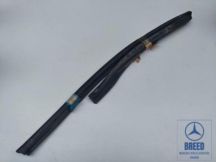 NOS rubber zijraam links voor coupédak Mercedes-Benz R107 SL, Autos : Pièces & Accessoires, Carrosserie & Tôlerie, Mercedes-Benz