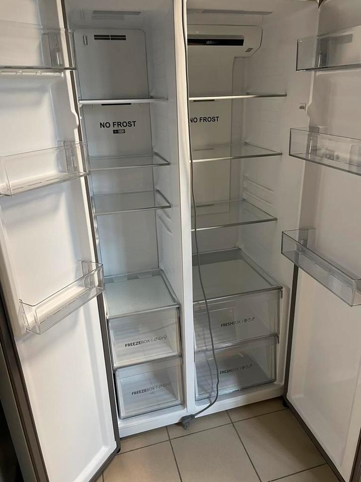 Moderne koelkast side by side (koel en vries), Elektronische apparatuur, Koelkasten en IJskasten, Zo goed als nieuw, Met aparte vriezer