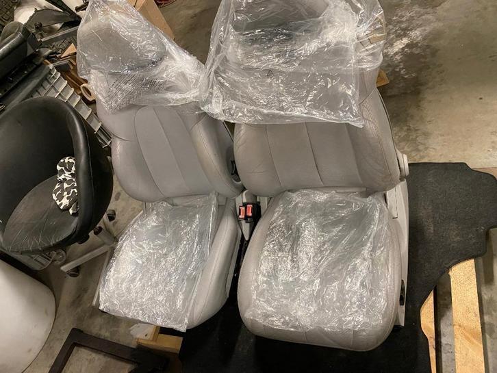 Mercedes W208 CLK interieur grijs LEDER met vewarming, Autos : Pièces & Accessoires, Habitacle & Garnissage, Mercedes-Benz, Utilisé