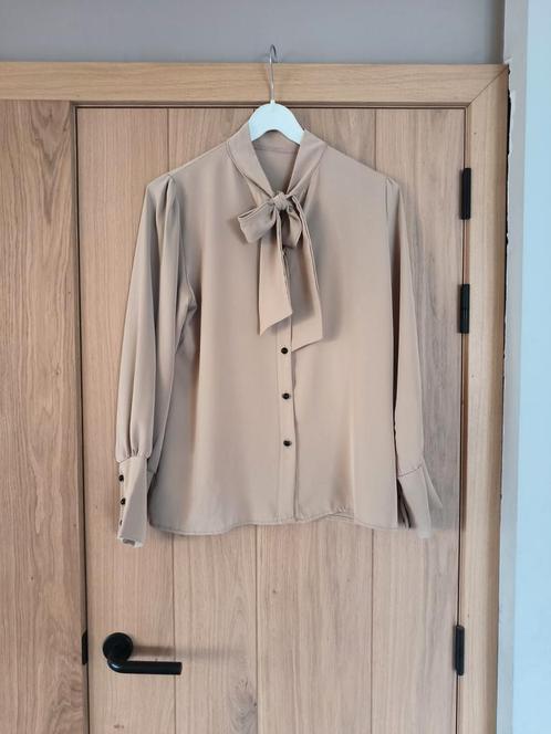 Beige dames blouse mt 1 ongeveer 36/38, Kleding | Dames, Blouses en Tunieken, Zo goed als nieuw, Maat 38/40 (M), Beige, Ophalen of Verzenden
