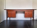 Louis Van Teeffeelen vintage bureau, Huis en Inrichting, Ophalen, Zo goed als nieuw, Bureau