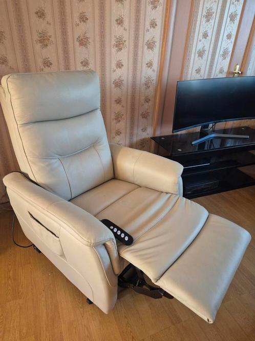 Recente hypercomfortabele elektrische leren relaxfauteuil, Huis en Inrichting, Fauteuils, Zo goed als nieuw, Leer, Ophalen of Verzenden