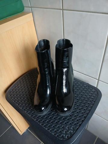 Bottillon femme couleur noir brillant  beschikbaar voor biedingen