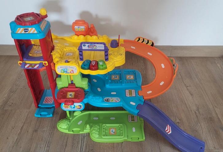 Toet toet auto's met garage, spoorweg, bouwkraan en veel weg, Kinderen en Baby's, Speelgoed | Vtech, Zo goed als nieuw, Ophalen