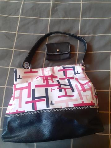 Tommy Hilfiger handtas beschikbaar voor biedingen
