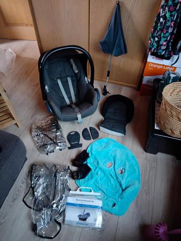 Maxi cosi et nombreux accessoires  beschikbaar voor biedingen