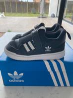 Chaussures de sport Adidas taille 26, Sports & Fitness, Comme neuf, Enlèvement, Chaussures