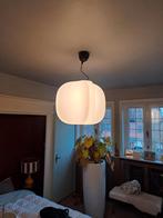 2 hanglampen in wit kunststof, Huis en Inrichting, Lampen | Hanglampen, Kunststof, Ophalen of Verzenden, Zo goed als nieuw