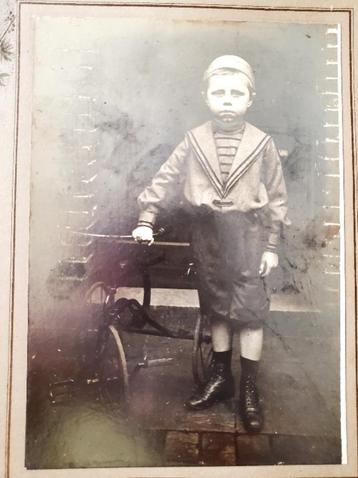 Enfant, vieux jouet, vélo. beschikbaar voor biedingen