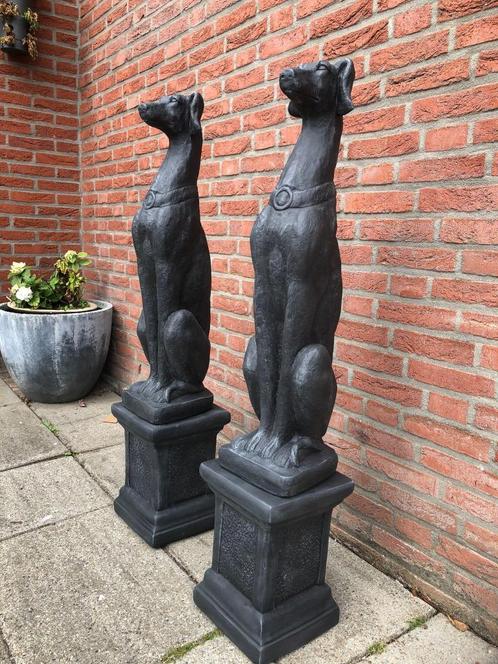 stel statige zwarte honden op sokkel windhond greyhounds, Jardin & Terrasse, Statues de jardin, Neuf, Béton, Enlèvement