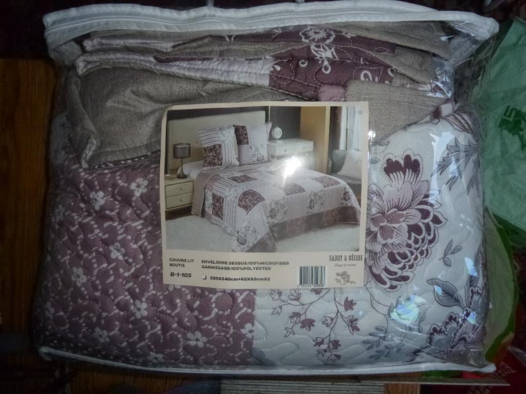 Couvre lit 2 personnes neuf, Maison & Meubles, Chambre à coucher | Linge de lit, Comme neuf, Autres types, Deux personnes, Autres couleurs