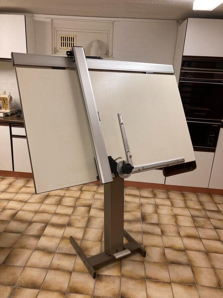 Isis tekentafel op zuil incl machine, Doe-het-zelf en Bouw, Tekentafels, Zo goed als nieuw, Ophalen