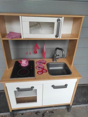Kinder keukentje Ikea hout met verschillende potjes etc beschikbaar voor biedingen