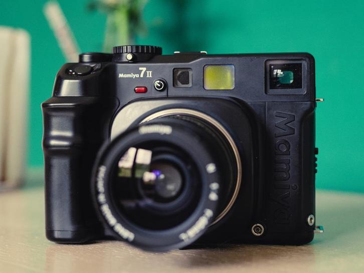 Mamiya 7ii + 65mm f4 + film rolls, TV, Hi-fi & Vidéo, Appareils photo analogiques, Comme neuf, Compact, Autres Marques, Enlèvement ou Envoi