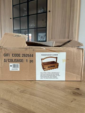 Houten draagmandje  beschikbaar voor biedingen