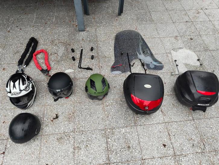 Veel scooter accessoires, Sloten, windscherm, bagagedrager, Fietsen en Brommers, Brommerhelmen, Ophalen