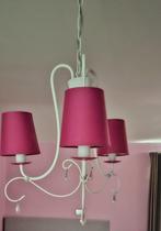 Kroonluchter wit met roze kapjes, Huis en Inrichting, Lampen | Kroonluchters, Ophalen, Gebruikt, Landelijk