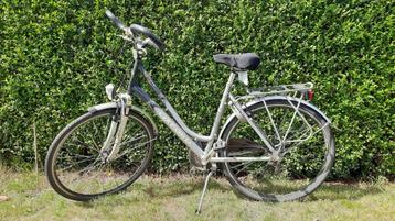 Degelijke Oxford Highland fiets dames die wat liefde nodig h beschikbaar voor biedingen