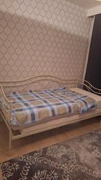 1 persoon bed met matras, Huis en Inrichting, Slaapkamer | Bedden, Ophalen, 90 cm, Eenpersoons, Zo goed als nieuw