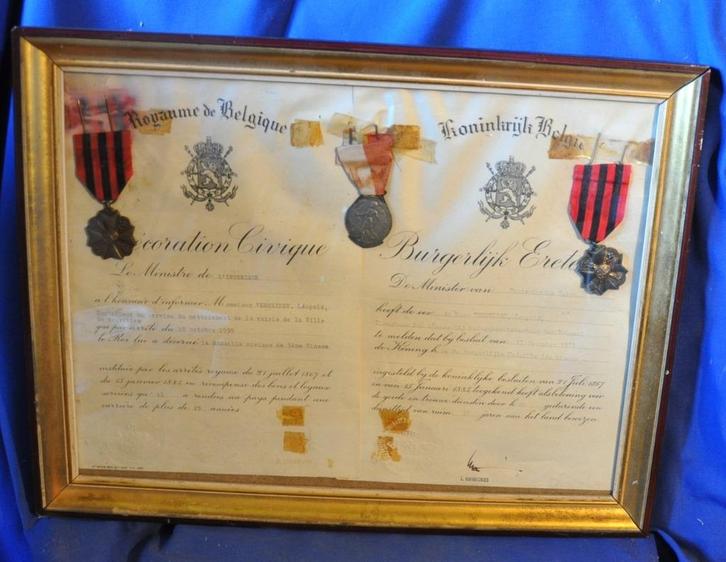 cadre avec 2 documents et 3 medailles civique, Postzegels en Munten, Penningen en Medailles, Ophalen of Verzenden