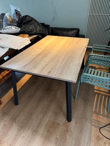Eettafel 6 tot 10 pers. beschikbaar voor biedingen