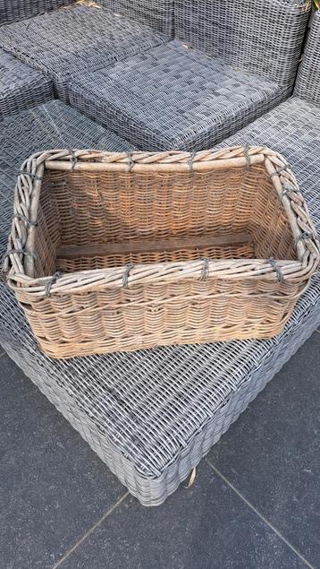 Rieten mand beschikbaar voor biedingen
