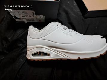 Sketchers maat 42 beschikbaar voor biedingen