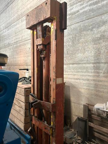 Hefmast beschikbaar voor biedingen