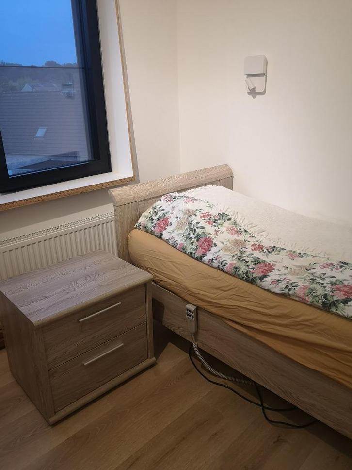 Seniorenbed - elektrisch eenpersoonsbed (nieuwstaat), Huis en Inrichting, Slaapkamer | Bedden, Nieuw, Eenpersoons, 90 cm, 200 cm
