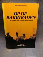 Livre « Sur les barricades » 30 ans de la Volksunie, Comme neuf, Politique, Enlèvement ou Envoi