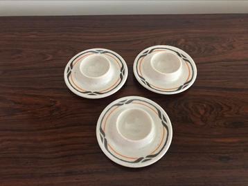 Set van 3 retro vintage melamine eierdopjes beschikbaar voor biedingen