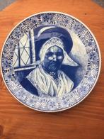 Bord in Delfts blauw: portret van oude vrouw, Ophalen of Verzenden