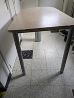 Table bois avec pieds en métal avec 5 tabourets de bar, Enlèvement, Utilisé, Bureau