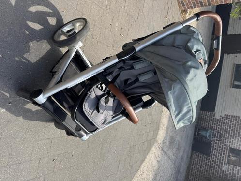 Mutsy buggy in goede staat met alle toebehoren bij, Kinderen en Baby's, Buggy's, Gebruikt, Overige merken, Voetenzak, Zonnekap