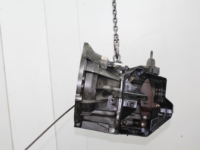 Versnellingsbak Mazda 2 bakcode 2N1R7002EB, Autos : Pièces & Accessoires, Transmission & Accessoires, Ford, Mazda, Utilisé, Enlèvement