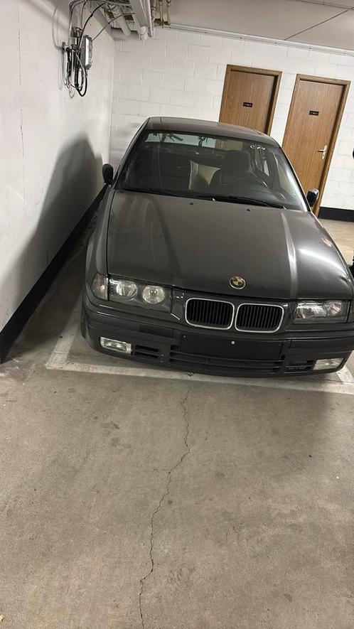 Bmw 318i gerestaureerd langs buiten en motor, Auto's, BMW, Particulier, 3 Reeks, Benzine, 5 deurs, Handgeschakeld, Overige kleuren