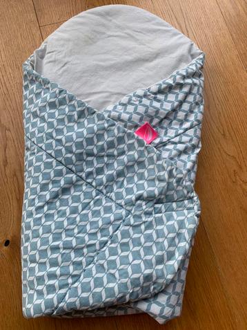 Swaddle blanket with coconut inlay for support of new born beschikbaar voor biedingen