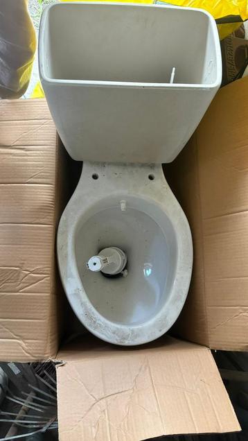 Toilette + pulvérisateur d'eau, Enlèvement, Neuf, Toilettes
