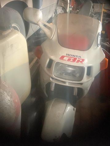 Honda CBR 1000F 