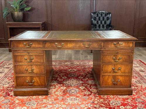 Klassiek Engels bureau #504, Huis en Inrichting, Bureaus, Zo goed als nieuw, Bureau, Ophalen of Verzenden