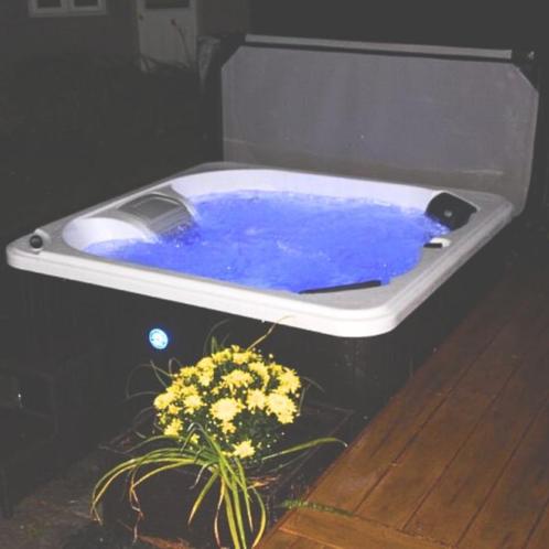 Modele d'expo/spa jacuzzi exterieur  3 personnes, Jardin & Terrasse, Chauffage de terrasse, Neuf, Enlèvement ou Envoi