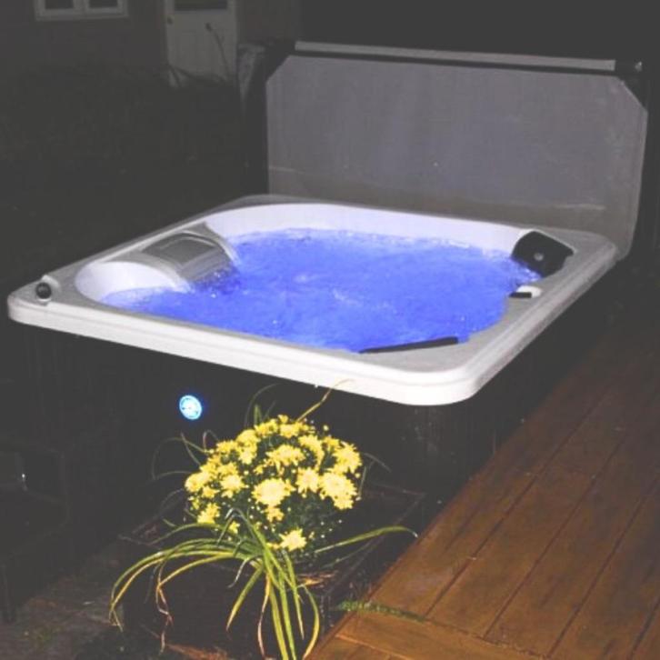 spa jacuzzi 3 personen, Tuin en Terras, Terrasverwarmers, Nieuw, Ophalen