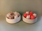 Coupe avec tulipes en bougie parfumée,  neuve., Enlèvement, Bougie