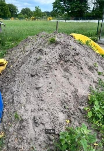 Gratis zwarte grond beschikbaar voor biedingen