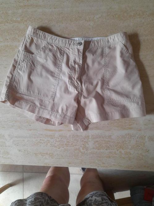 Korte licht-beige dames short 'C&A Colockhouse' Maat 40, Kleding | Dames, Broeken en Pantalons, Zo goed als nieuw, Maat 38/40 (M)