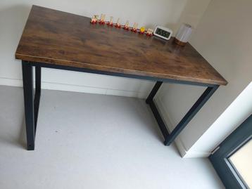 Nieuwe bureau  beschikbaar voor biedingen