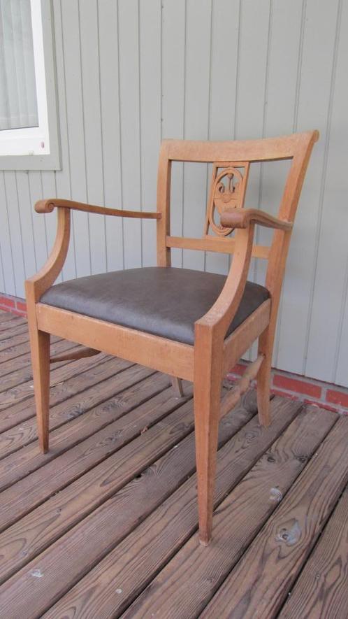 Chaise élégante en bois dur avec siège en cuir. Décoratif et, Maison & Meubles, Fauteuils, Utilisé, Bois, Cuir, 50 à 75 cm, Moins de 75 cm