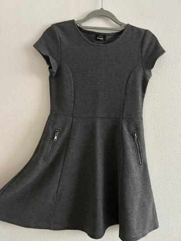 Grijs kleedje Page One Young maat 146-152, Kinderen en Baby's, Kinderkleding | Maat 146, Meisje, Ophalen of Verzenden, Zo goed als nieuw
